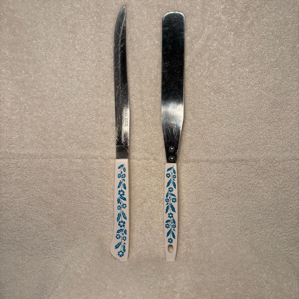 Vintage Blue Cornflower Carving Knife and Flat Icing Spatula